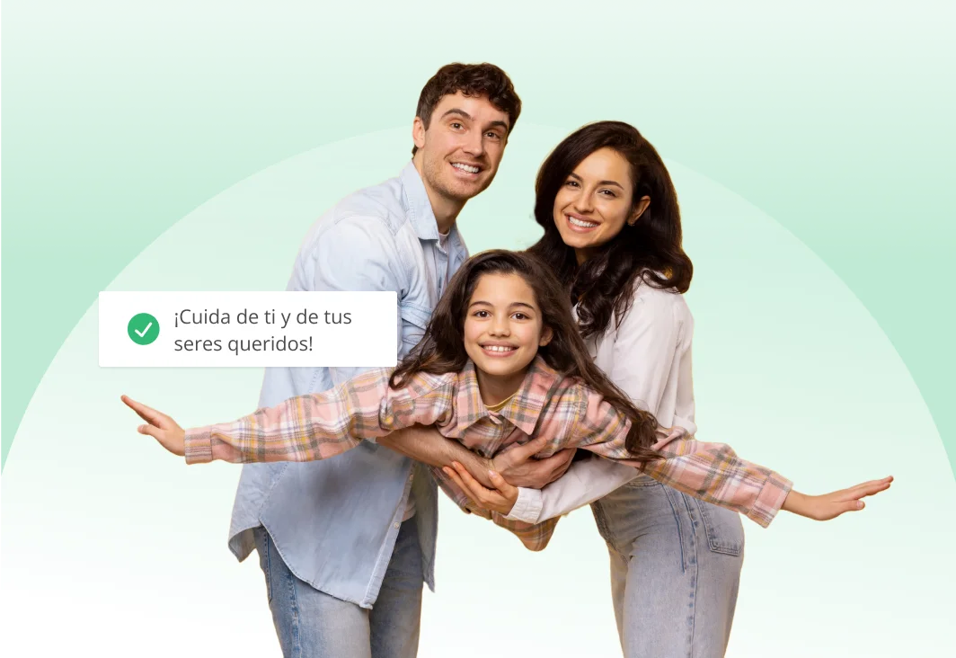 Familia sonriente y feliz 